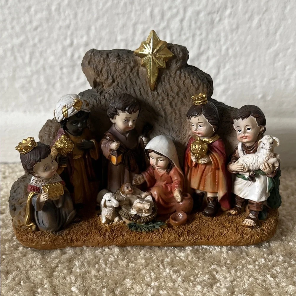 Mark Roberts Nativity Scene Figurine Set with Gold Star